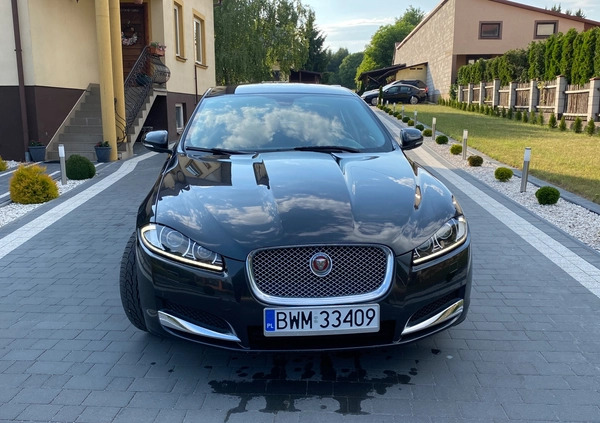 Jaguar XF cena 49900 przebieg: 180000, rok produkcji 2015 z Ciechanowiec małe 137